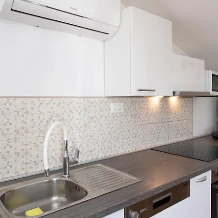 In With Sea View, Balcony, Air Conditioning, Wifi 5025-2 Apartment