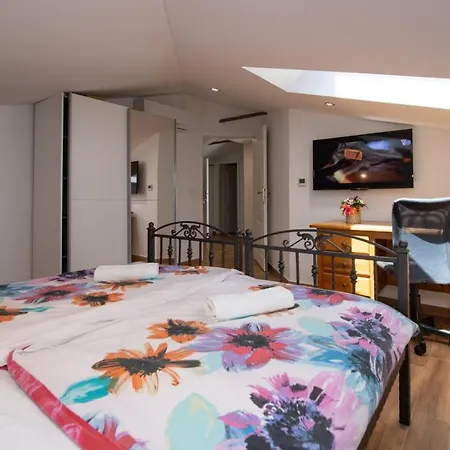 Apartment In With Sea View, Balcony, Air Conditioning, Wifi 5025-2 *
